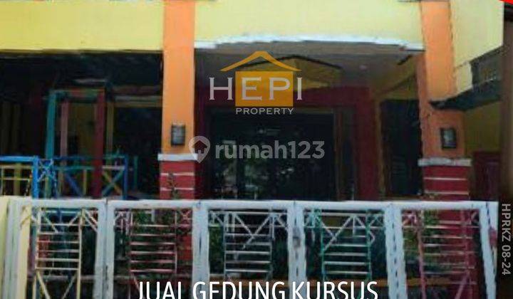 Gedung Kursus Pendidikan
Puri Anjasmoro Semarang 1