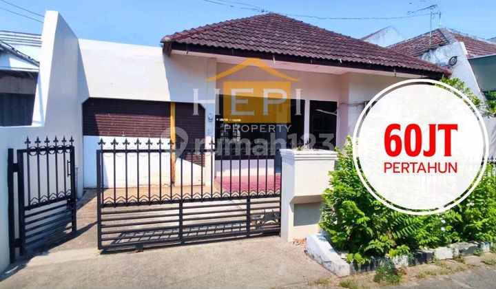 Residential House with Access to Main Roads and City Center 1