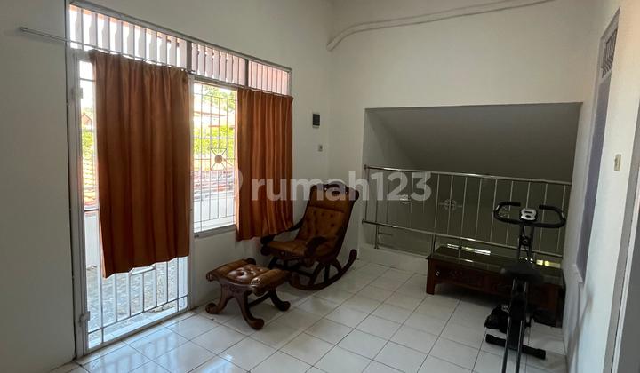 2 Story House with 5 Bedrooms! Location Near Unimus Campus. 2