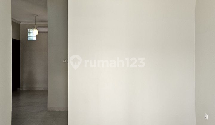 Siap Huni, Rumah, 2 Lantai, Dekat Akses Tol di Cipinang Muara 2