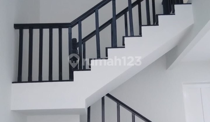 Near Toll Access, Nice House, 2 Floors, SHM, Ready to Occupy in Cakung.