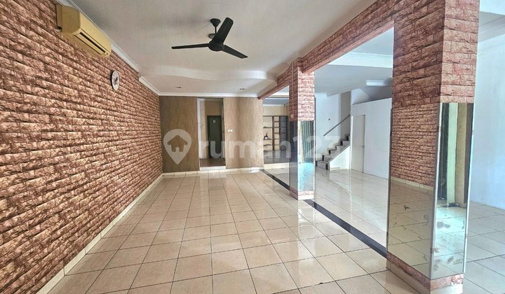 Ruang-Usaha Bagus, Strategis, 2 Lantai di Harapan Indah