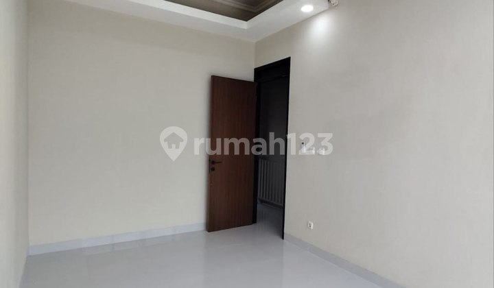 Dekat Akses Tol, Rumah, Bagus, 2 Lantai, SHM, Siap Huni 2