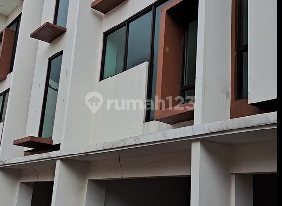 Premium Shop House, 4 Floors, Near Toll Access, KRL in Jatinegara 2