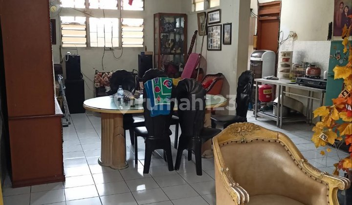 Near Station, Spacious House, Near Campus and Mall, in Cipinang 2
