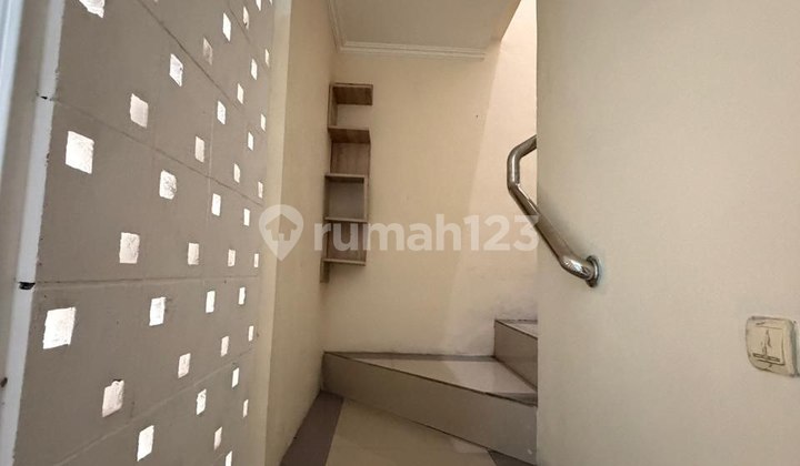 Flood-Free, Good House, 2 Floors in Pondok Gede