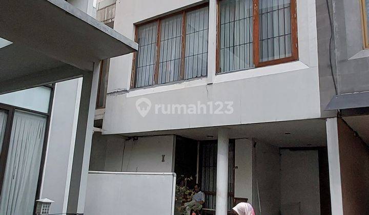 Rumah Pojok Harga Anjlok 3 Lantai Ada Pool 2