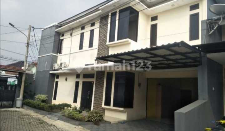 Rumah nyaman dalam komplek dekat Mabes Cilangkap