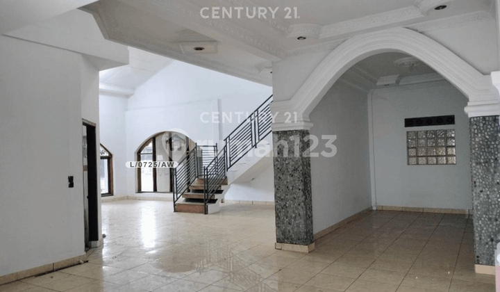 Rumah 2 Lantai Lokasi yang Strategis di Jl Caringin Bandung 1