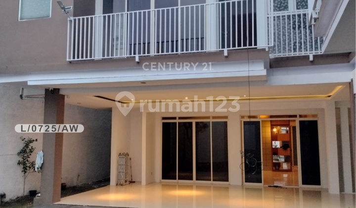 Comfortable Two-Story Ready-to-Live House in Kota Baru Parahyangan, Bandung 1