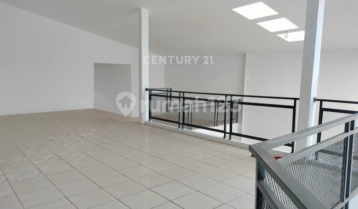 Rumah 2 Lantai Lokasi yang Strategis di Jl Caringin Bandung 2