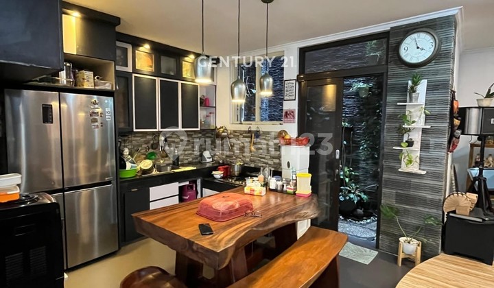 Rumah Cantik 3 Lantai,Siap Huni,Murah di Bcv2 Pasir Impun Bandung 2