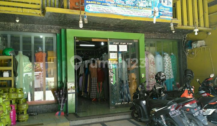 Shop House with a Very Strategic Location in the Center of Kopo Sayati's Bustling Area, Suitable for Various Types of Businesses, Auto Profit.