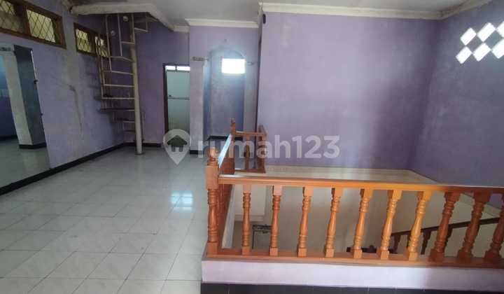 Beautiful 2-Storey Home, Ready to Move In 2