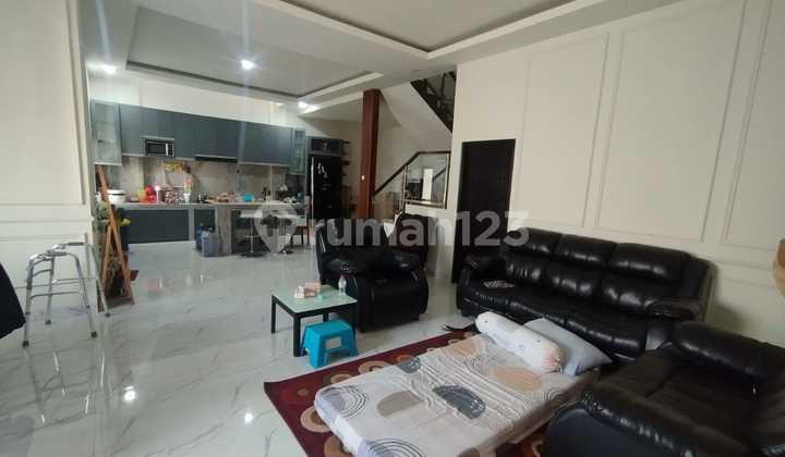 Rumah Mewah Nan Modern,Posisi Hook Memiliki 2 Lantai dan Terdapat Rooftop,Dengan Onegate System Lingkungan Aman dan Nyaman,Lantai Granit 2