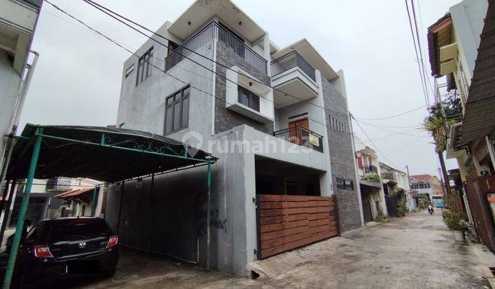 Rumah Bangunan Kokoh Kondisi Terawat di Taman Cibaduyut Indah 1