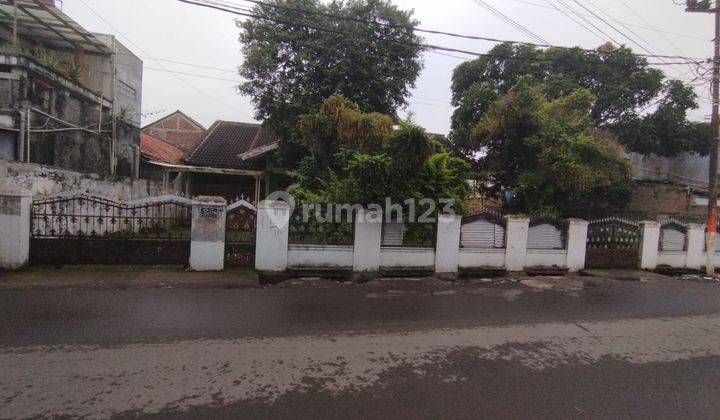 Rumah Halaman Luas Dekat Kawasan Pergudangan di Manglid 1