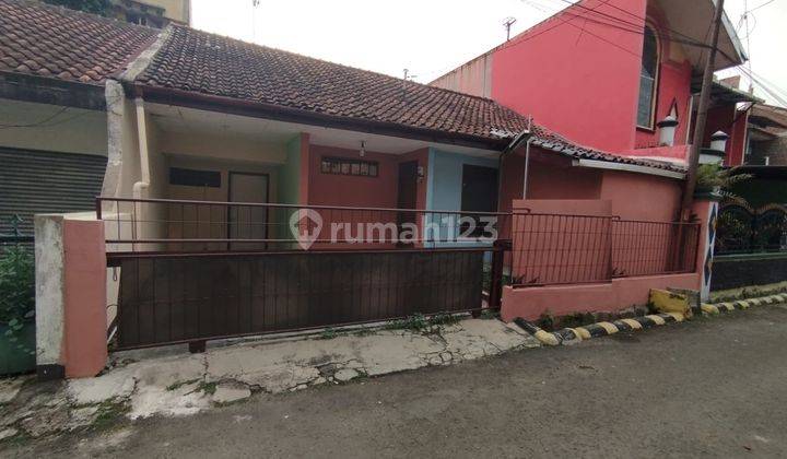 Rumah Kondisi Cukup Terawat, Siap Huni di Kopo Elok 1