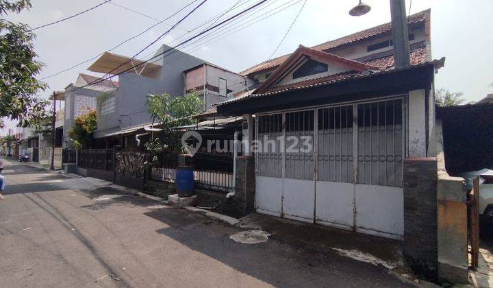 Rumah Dekat Minimarket Dan Mainroad Komplek di Margahayu Permai 1