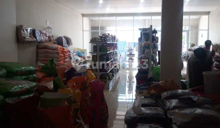 Shop House on Cibaduyut Main Road in a Very Busy Commercial Area, Suitable for Various Businesses 1
