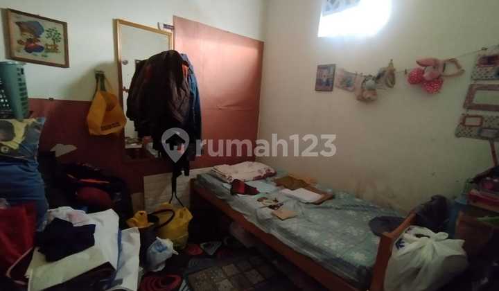 House Position Hook in Taman Cibaduyut Indah, Flood-Free, Wide Road Access, Safe and Comfortable Environment 2