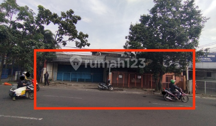 Ruko 2 Unit di Mainroad Kota Bandung Cocok untuk Berbagai Usaha