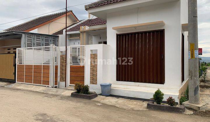 Rumah Cantik Modern Siap Huni di Rancamanyar Indah 1