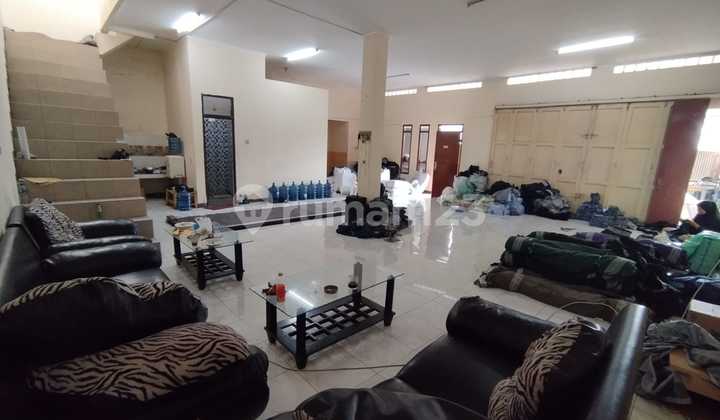 Rumah di Jalan Utama Cocok untuk Komersial dan Rumah Tinggal Rumah di Jalan Utama Cocok untuk Komersial dan Rumah Tinggal