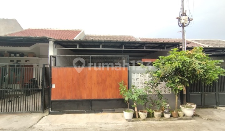 Rumah Siap Huni di Rancamanyar Indah,Dengan Akses Jalan Utama Komplek yang Sangat Lebar,Udara Yg Sejuk,Lingkungan yang Aman dan Nyaman,Menjadikan Hunian Ini Sangat Rekomendasi untuk Dimiliki Pasangan Muda Maupun Segala Usia