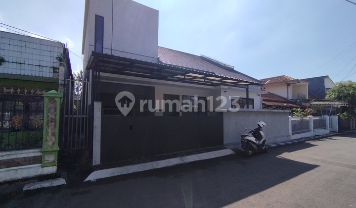 Rumah Elegan 2 Menit ke Tol Kopo Lingkungan Aman dan Nyaman