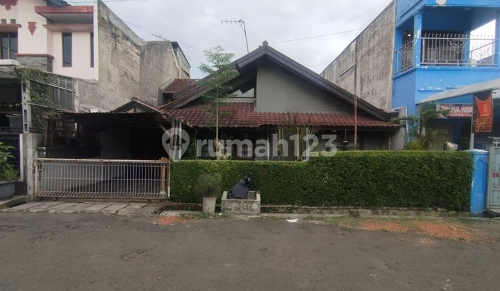 Rumah di Dekat Jalan Utama dan Sangat Dekat ke Jalan Raya Kopo,Dengan Lingkungan yang Aman dan Nyaman,Akses Dekat Fasum,Dekat Pintu Tol dan Rumah Sakit dan Dekat Pusat Pendidikan Juga Pusat Perbelanjaan