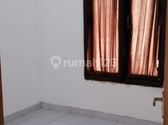 Rumah di Jalan Utama Komplek,Dengan Lingkungan yang Aman dan Aman Siap Huni,Cocok untuk Pasangan Muda Maupun Berbagai Usia,Bebas Banjir dan One Gate 2