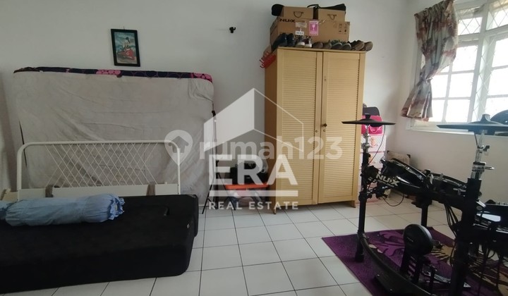 Spacious House Suitable for Commercial Use, Can be Split or Occupied 2