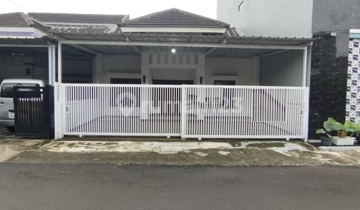 Rumah di Jalan Utama Komplek,Dengan Lingkungan yang Aman dan Aman Siap Huni,Cocok untuk Pasangan Muda Maupun Berbagai Usia,Bebas Banjir dan One Gate
