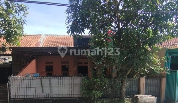 Ready-to-Occupy House on the Main Street of Sayap TKI Complex