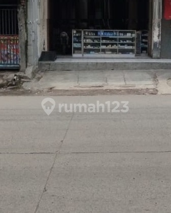 Affordable Shop House in a Busy Area Suitable for Various Businesses 2