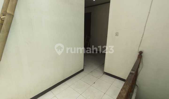 Residence with Grandma's House Vibes in Cicukang Indah, Hook Position 2