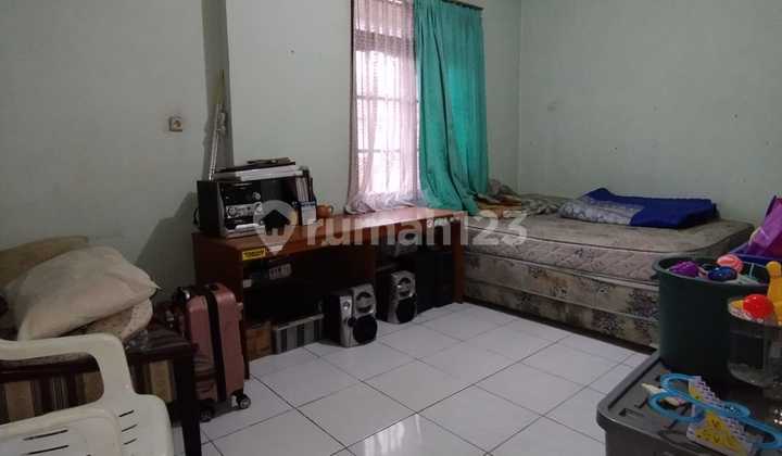 Rumah Mewah di Jalan Utama Komplek Cocok untuk Investasi 2