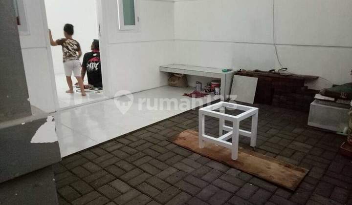 Rumah Ala Cafe Instagramable dengan Gaya Townhouse di Sayap Tki 2