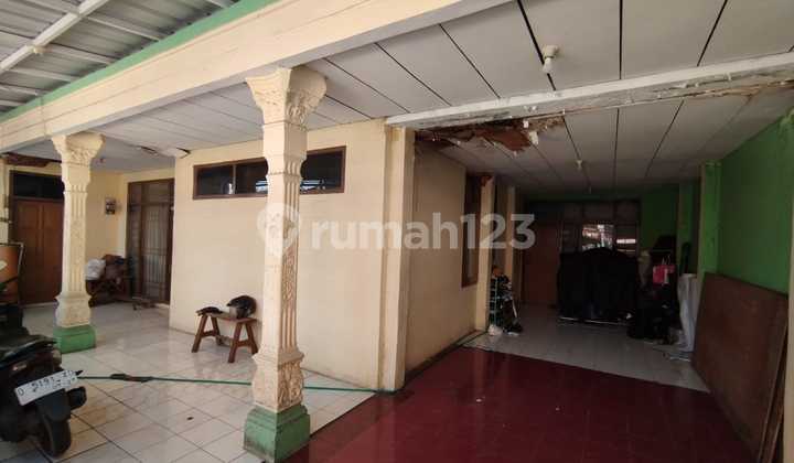 House in Margahayu Permai, with extensive land, safe and comfortable environment. Close access to centers of activity, shopping, education, toll gates, and hospitals. 2