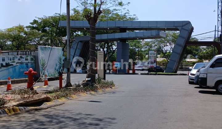 For Sale: 67.5 m² Unfurnished Shophouse Unit at Mangga Dua Shophouse Residence, Jagir Wonokromo, Surabaya City, East Java, Indonesia. Location: Entrance Gate of Mangga Dua Shophouse, HGB title. 2