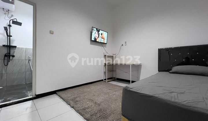 Fully Furnished, 2 Floors, SHM (Certificate of Land Ownership), Near Petra University, Move-in Ready. 2