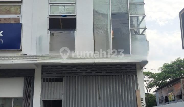 2-Storey Shophouse on Raya Rungkut, Close to Rungkut Industrial Area and Shops 2-Storey Shophouse on Raya Rungkut, Close to Rungkut Industrial Area and Shops