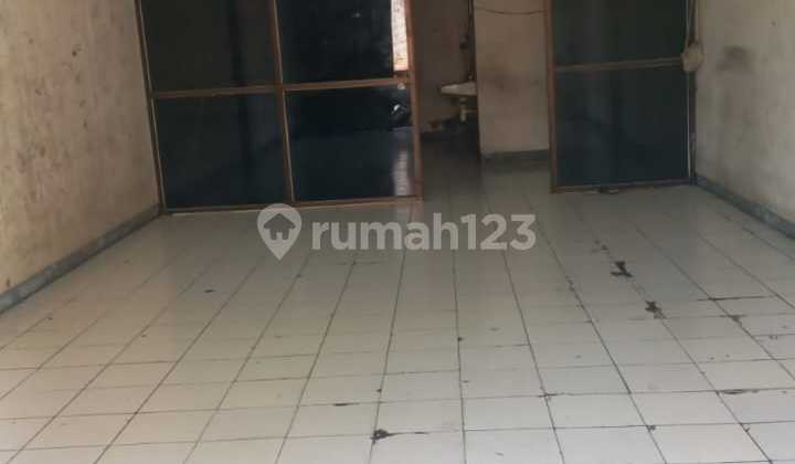 Two-Story Shop House in Perak Kalimas Baru Area, Spacious Parking, Suitable for Expedition, Office, or Store Near the Port Two-Story Shop House in Perak Kalimas Baru Area, Spacious Parking, Suitable for Expedition, Office, or Store Near the Port