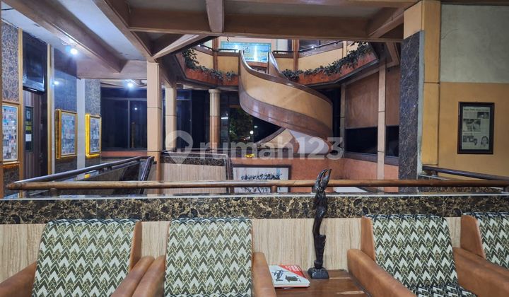 Bangunan Bekas Tempat GYM di Raya Manyar Lokasi Bagus dan Ramai serta bangunan Terawat Dekat UNAIR B, ITS