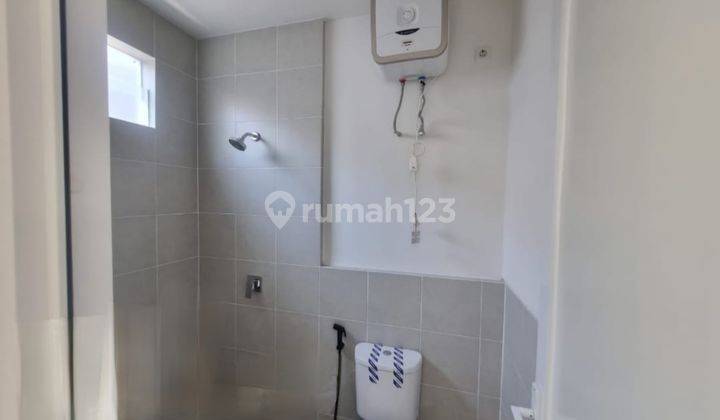 Rumah Shm Bagus Sudah Ada Kitchen Set, Lemari, Ac Di Perumahan Amesta Living 2