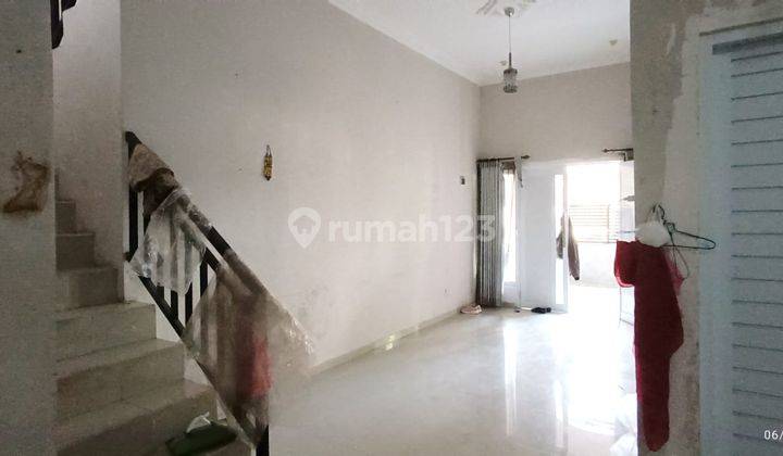 Rumah Second Minimalis Jambangan Siap Huni dekat Unesa 2