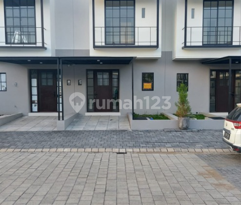 Hunian Dua Lantai Di Perumahan Elit Graha Natura Surabaya Timur Lokasi Tengah Kota Dekat Ke Mana Saja