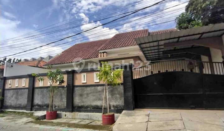 Rumah Kutisari Surabaya Terawat Siap Huni