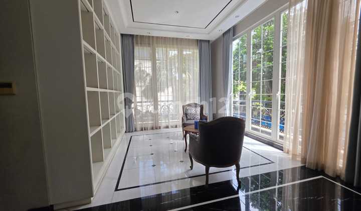 Luxury House@Artha Gading Villa Main Street Has Swimming Pool